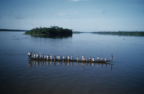 de prauw op de ruiki rivier