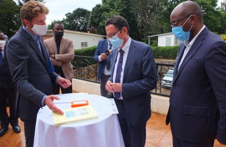 Rémy Jadinon (AfricaMuseum) ; Bert Versmessen, ambassador of Belgium in Rwanda ; Robert Masozera, Directeur General of the Rwanda Cultural Heritage Academy.