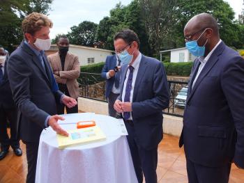 Rémy Jadinon (AfricaMuseum) ; Bert Versmessen, ambassador of Belgium in Rwanda ; Robert Masozera, Directeur General of the Rwanda Cultural Heritage Academy.