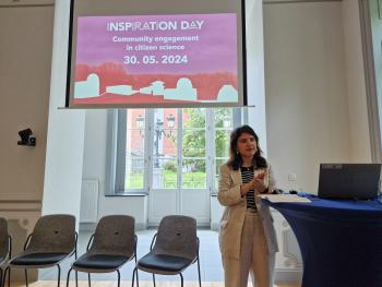 Citizen Science coordinator Luiza Mitrache presenting the networking day