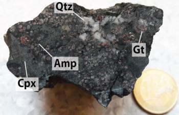 Un échantillon de la collection des roches du MRAC est le témoin le plus ancien de la tectonique des plaques moderne